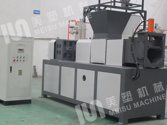 PE薄膜擰干機(jī)開機(jī)前要準(zhǔn)備哪些？